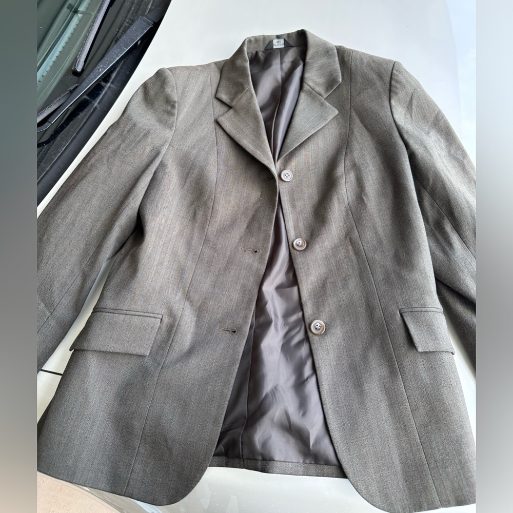 English Riding: jacket, collared shirt